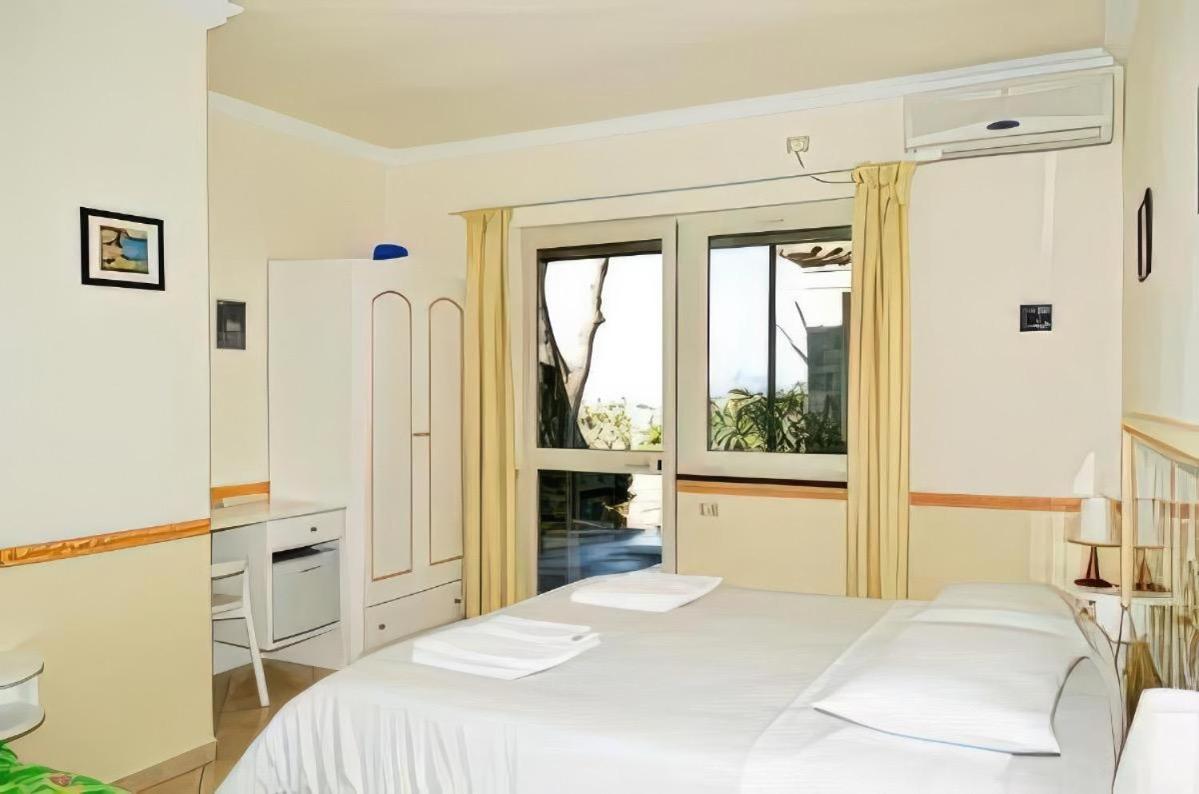 Le Ginestre Di Capri Bb & Holiday House Анакапри Екстериор снимка