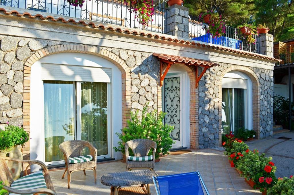 Le Ginestre Di Capri Bb & Holiday House Анакапри Стая снимка