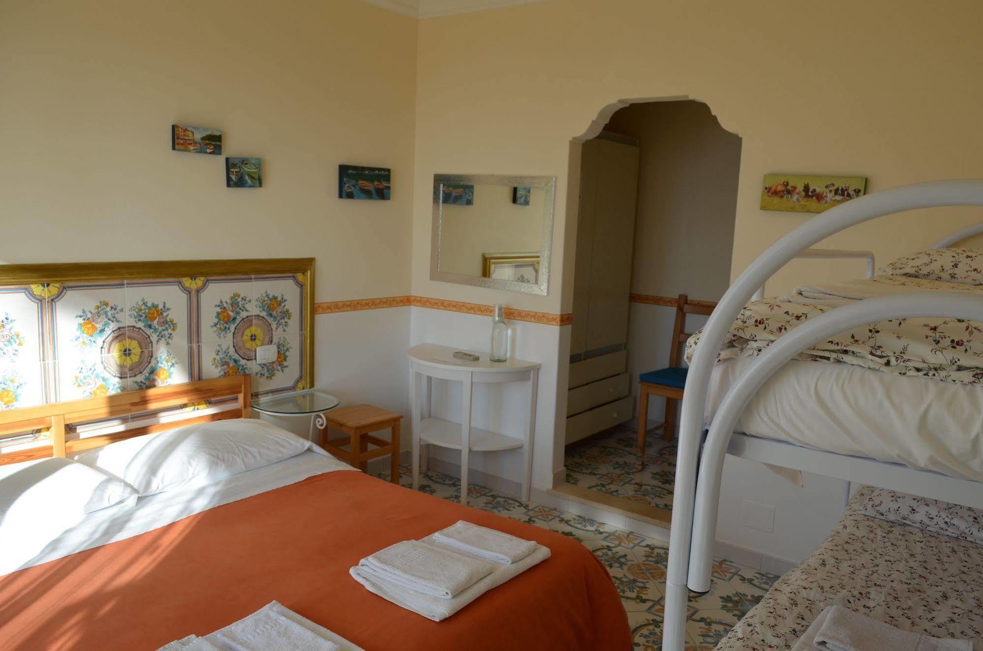 Le Ginestre Di Capri Bb & Holiday House Анакапри Екстериор снимка