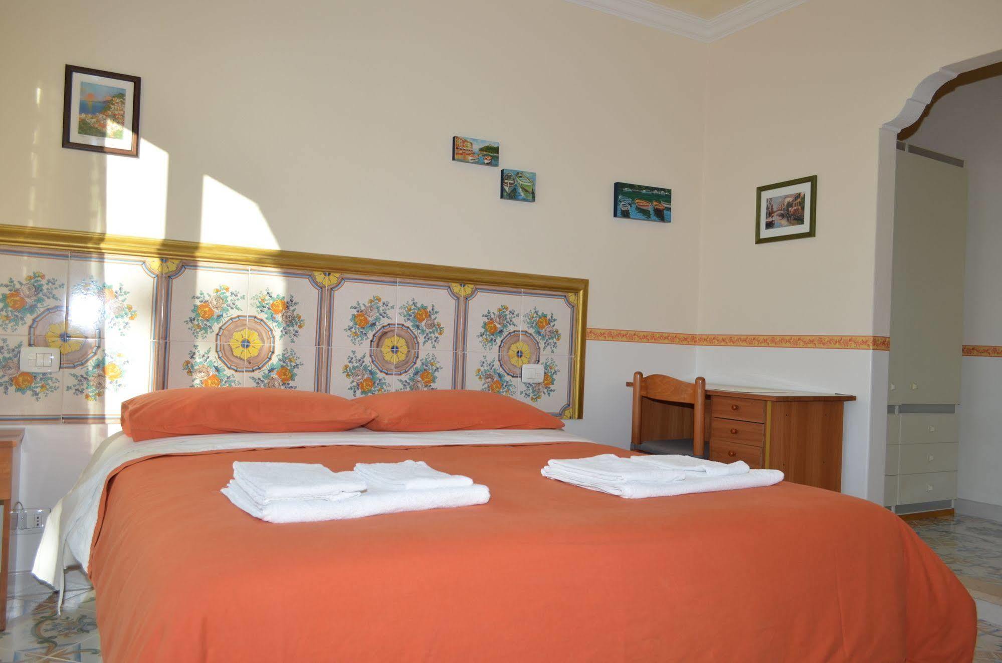 Le Ginestre Di Capri Bb & Holiday House Анакапри Екстериор снимка