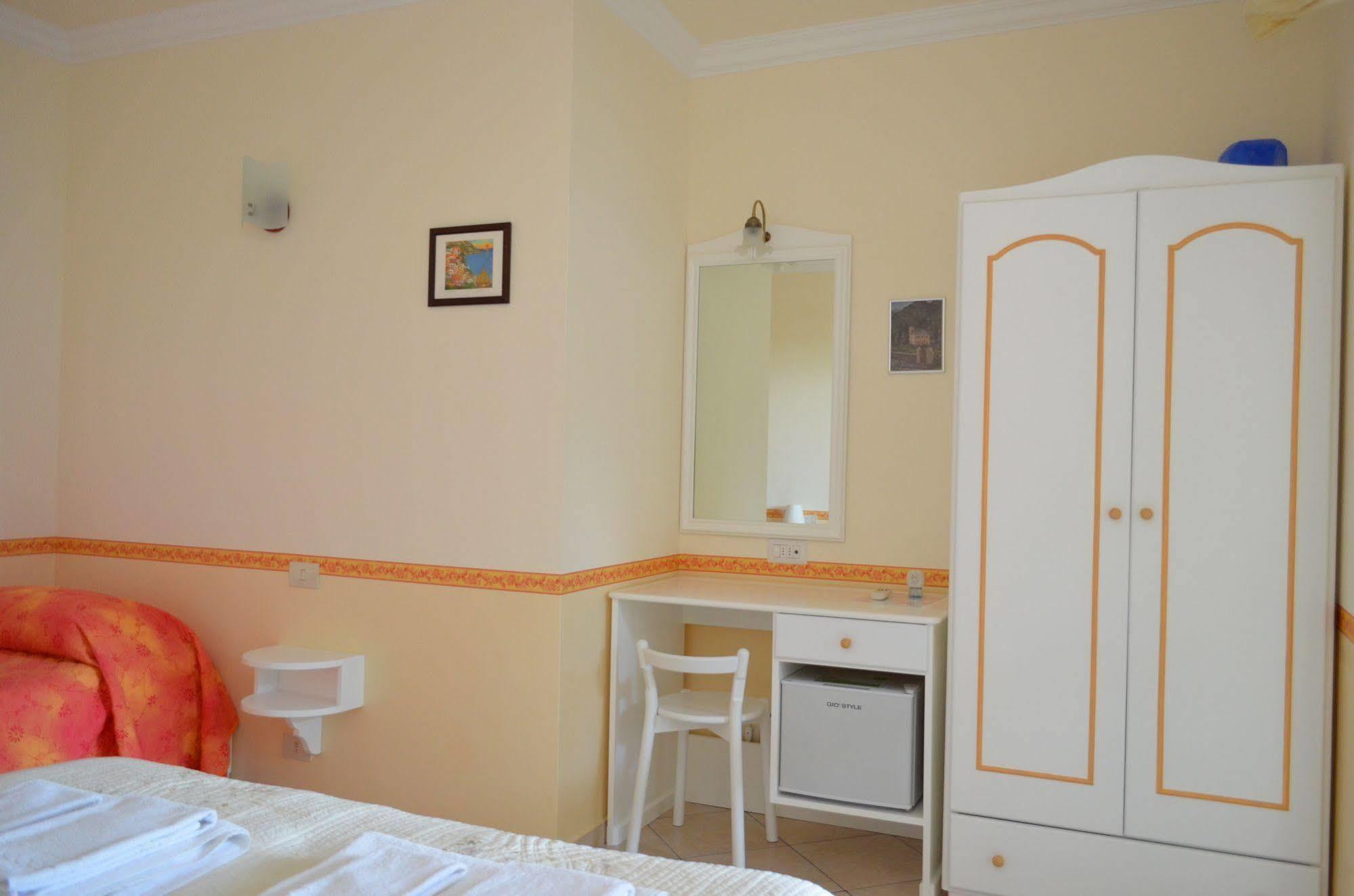 Le Ginestre Di Capri Bb & Holiday House Анакапри Екстериор снимка